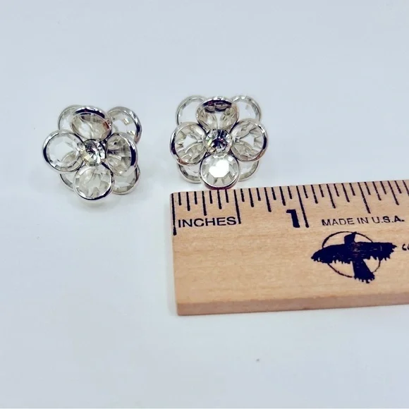 Vintage Crystal Flower Petal Glass Earrings Post Back Silver - Picture 4 of 8